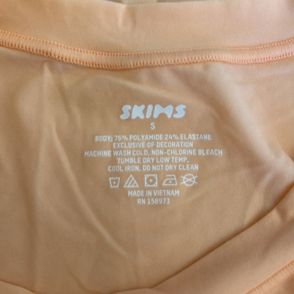 Bright peach short sleeve SKIMS top - Picture 4 of 8